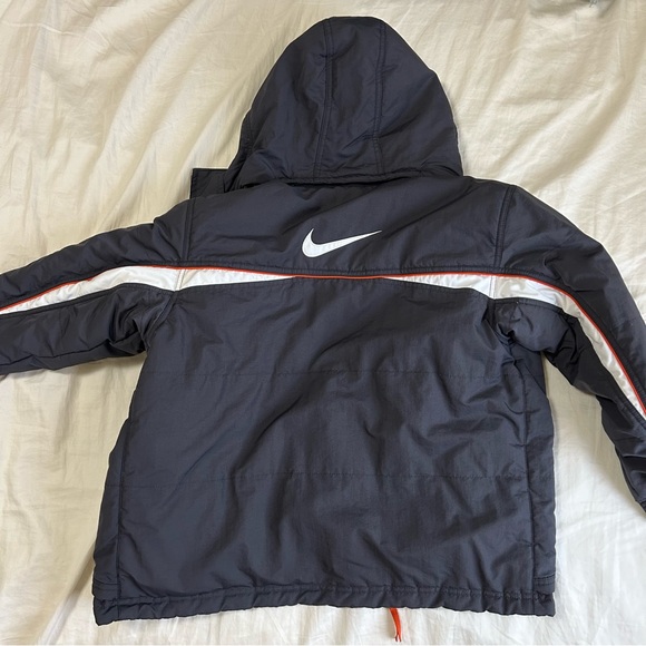 nike reversible windbreaker - Picture 3 of 4